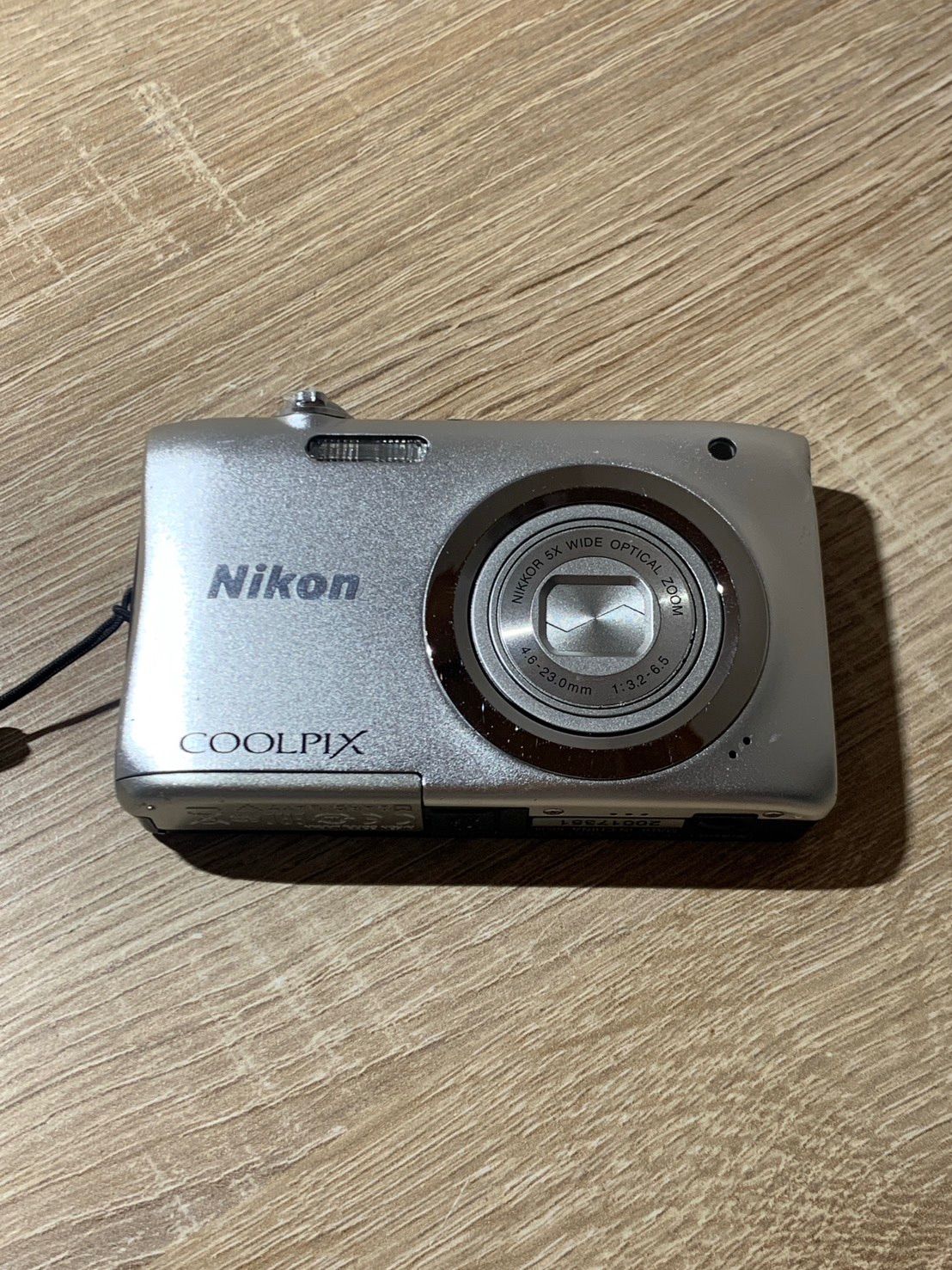 1282 Nikon COOLPIX A100 シルバー デジカメ 動作確認済み【ネ】