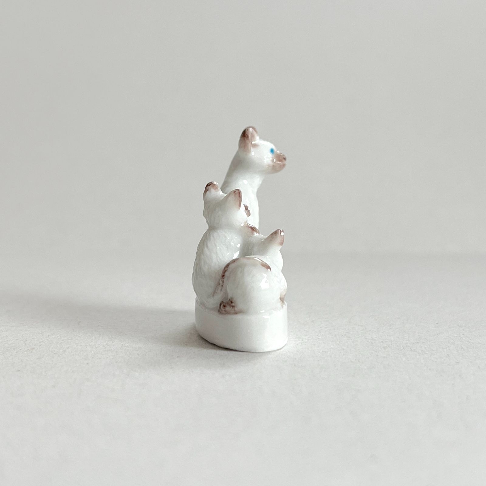 フェーヴ シャム猫の親子 猫 フランス フェーブ ミニチュア陶器 m-2701
