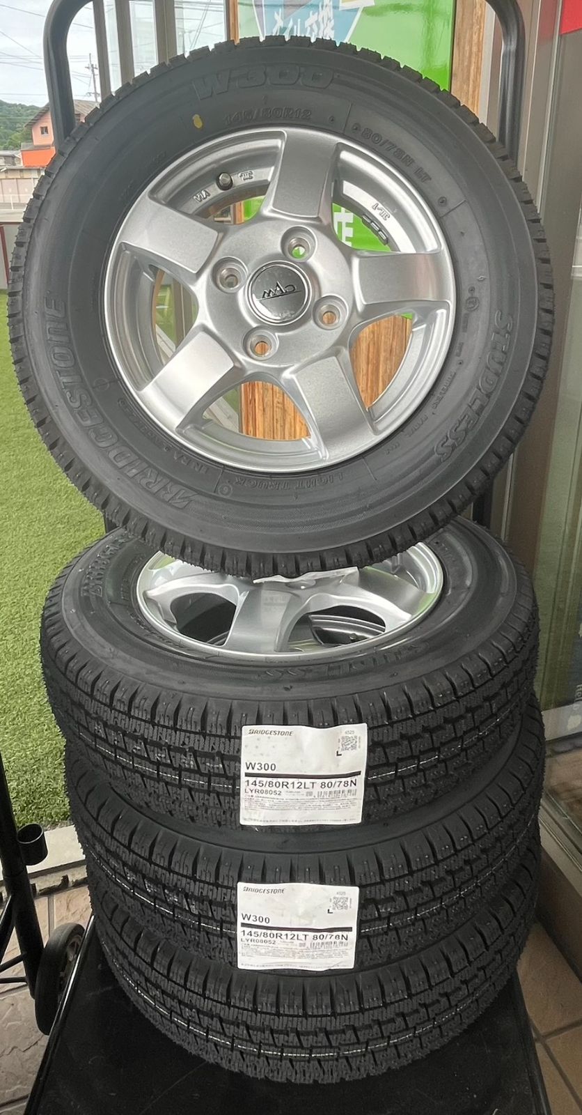 【新品未使用】2025年製 ブリヂストン W300 145/80R12LT アルミホイール付 4本セット