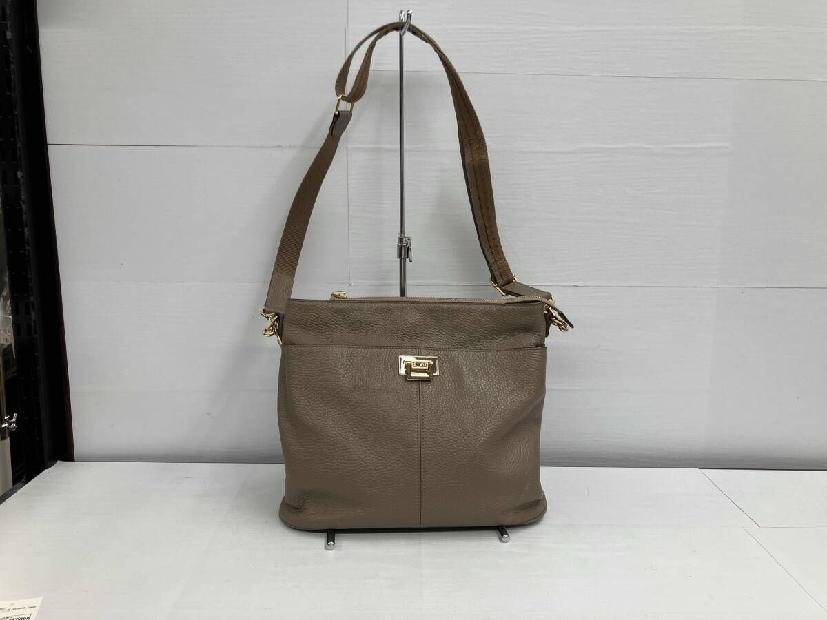 ショルダーバッグ オーカー(黄土色) ATAO アタオ/WEEKEND /2way ショルダーバッグ/撥水レザー チャコールグレー