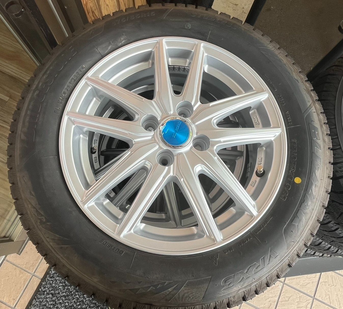 ブリヂストン VRX3 175/65R15 ホイールセット 新品未使用】ブリヂストン VRX3 175/65R15 2021年製 アルミホイール付