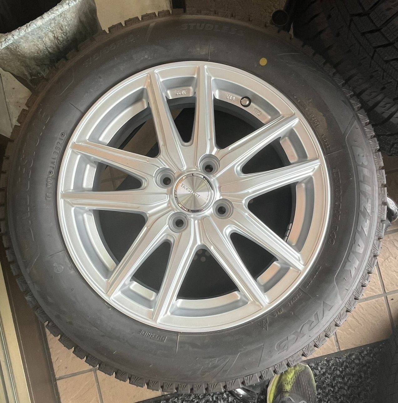新品未使用】ブリヂストン VRX3 175/65R15 2021年製 アルミホイール付