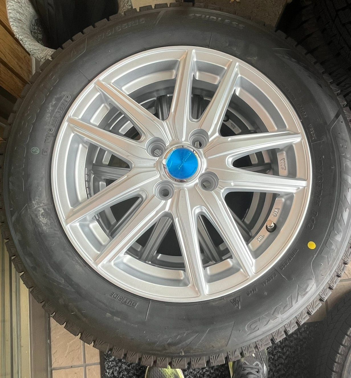 新品未使用】ブリヂストン VRX3 175/65R15 2021年製 アルミホイール付