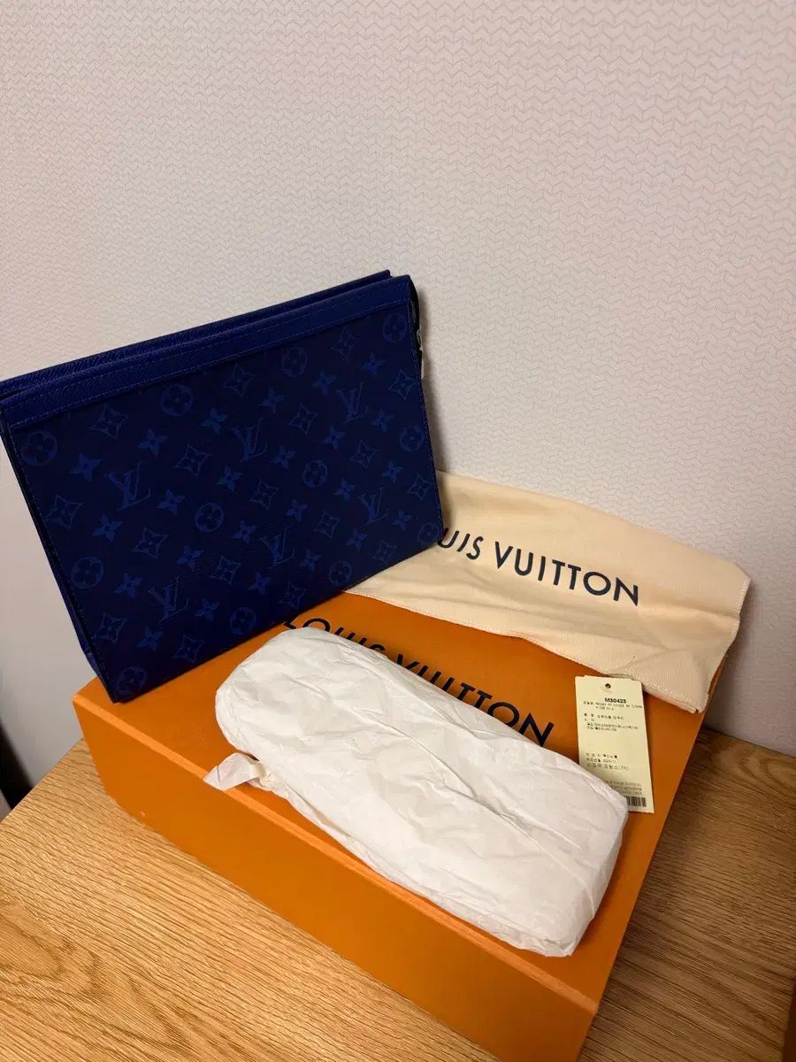 Louis Vuitton クラッチバッグ ポシェット ヴォワヤージュ M30423