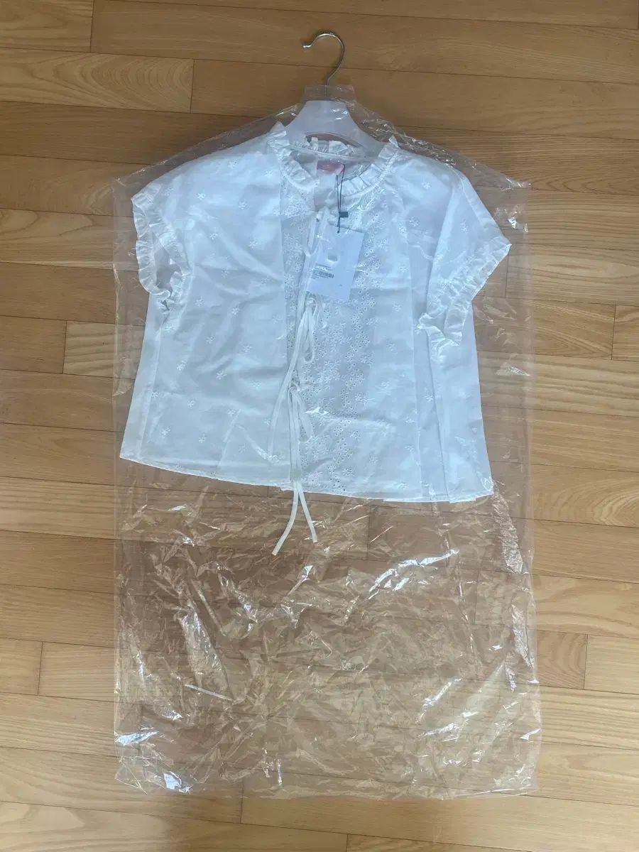 CELITAILS スキャロップ フリル ブラウス(未開封 新品)