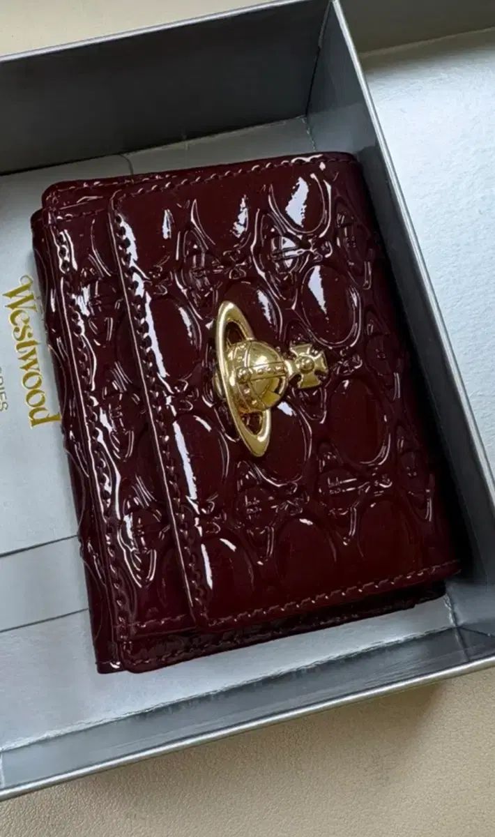 Vivienne Westwood ヴィヴィアン・ウエストウッド エナメル 二つ折り財布 バーガンディ