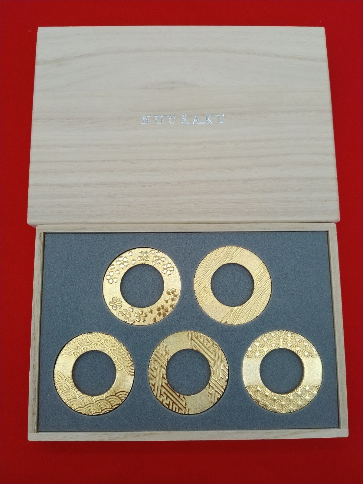 ★リユースのサカイ東金店★能作 錫製 箸置 ５個入 ―輪(りん)－ 金色 管理260606-05
