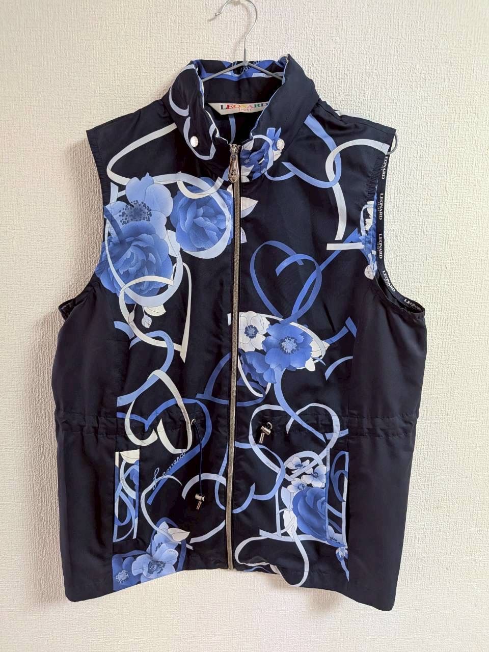 【美品】レオナール LEONARD SPORT 花柄フラワープリント ジップアップベスト サイズ44