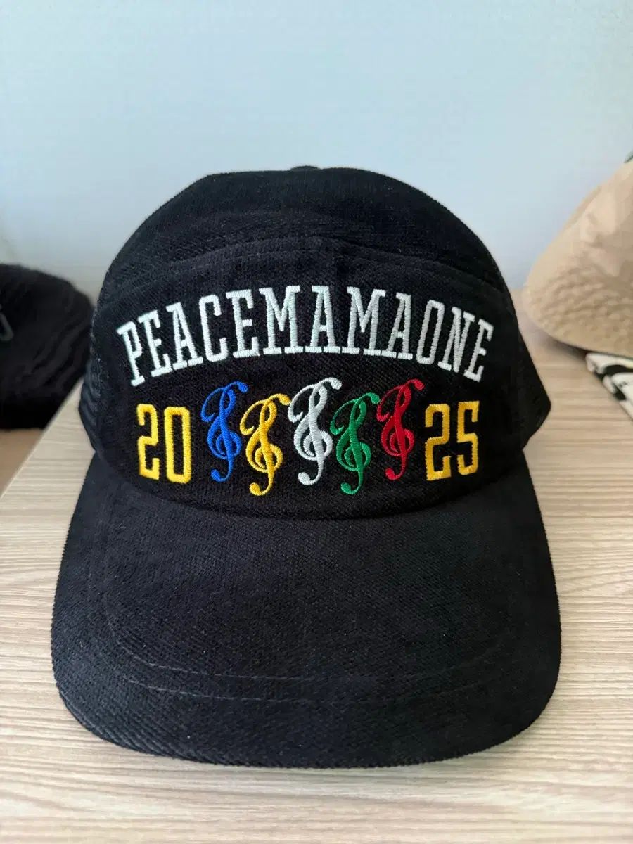 PEACEMINUSONE x MAMA トラッカーキャップ