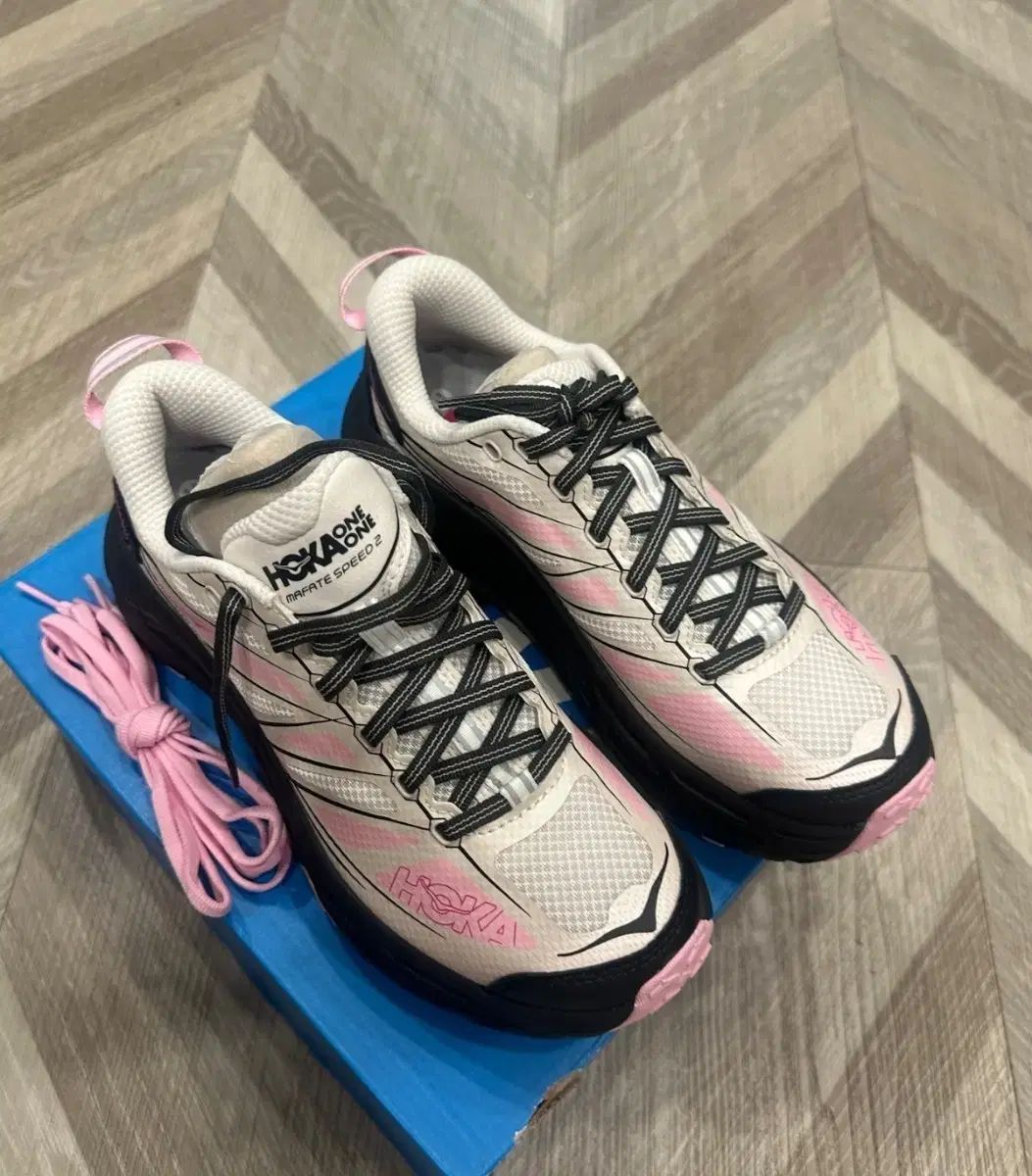 HOKA ONE ONE ホカオネオネ スニーカー 新品 1126851-GTCR