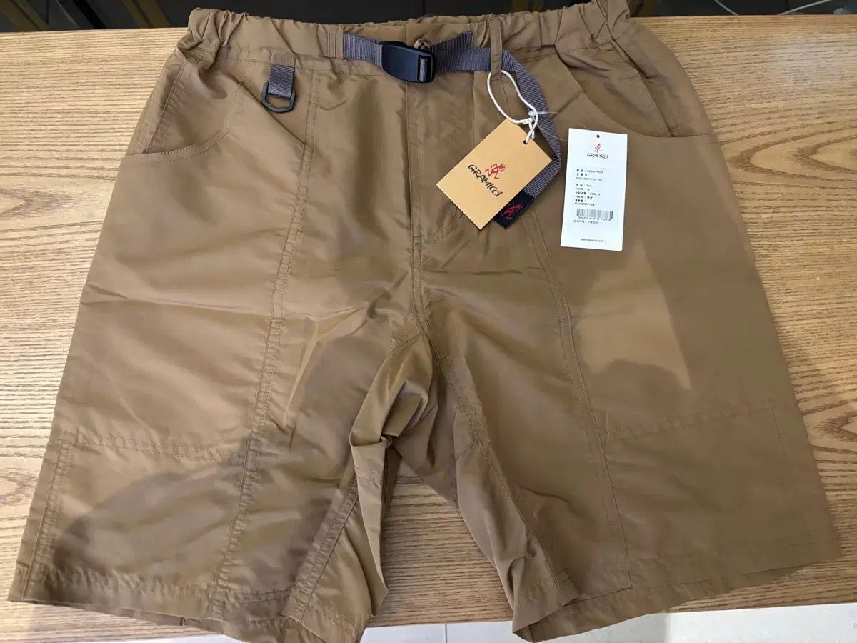 Gramicci シェル ギア ハーフパンツ TAN