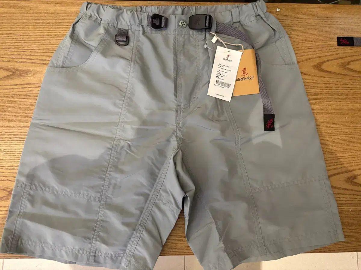 Gramicci シェル ギア ハーフパンツ Seal Grey