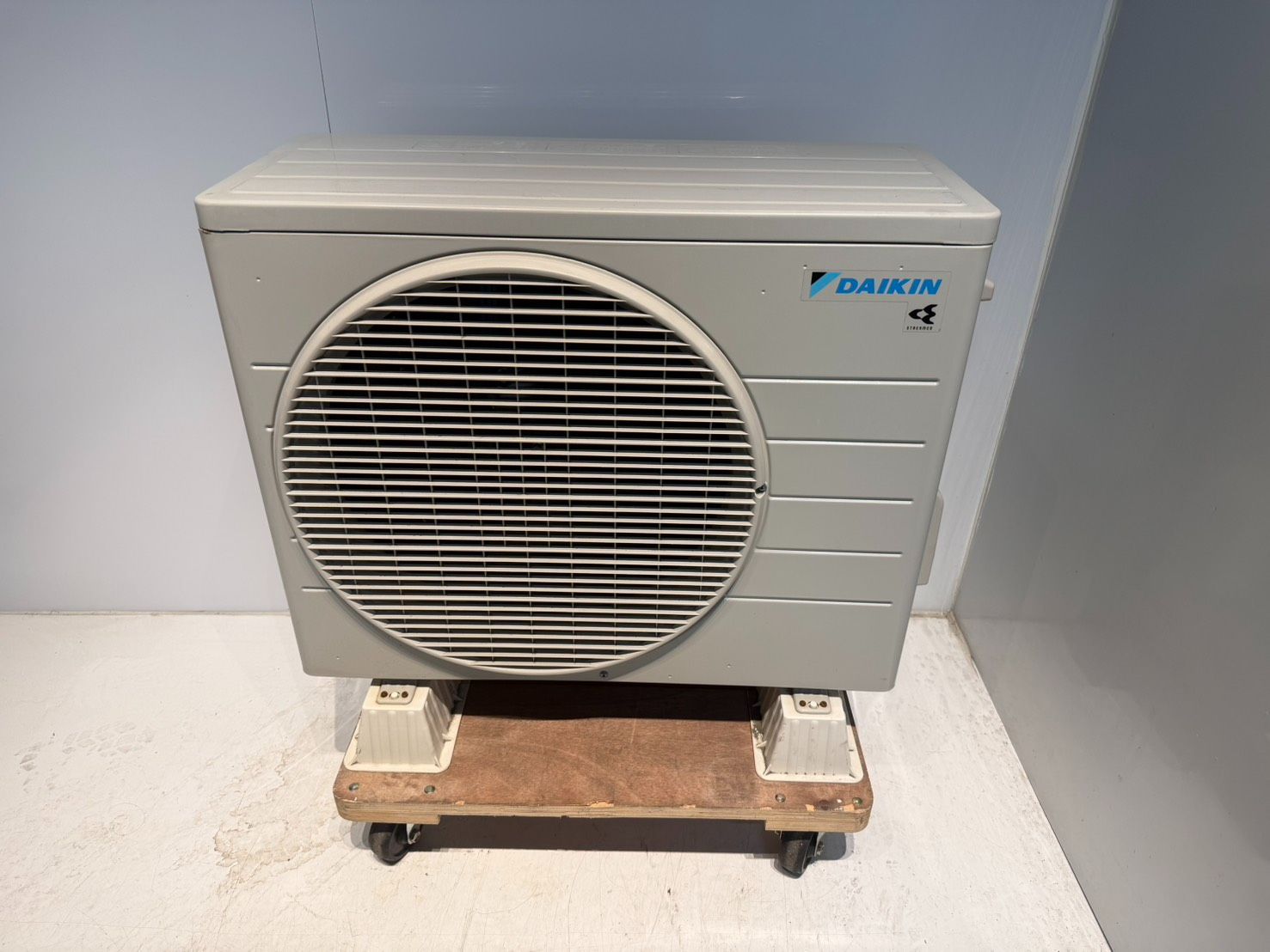 404 DAIKIN 2023年製エアコン 6～8畳用 404 DAIKIN 2023年製 6～8畳用