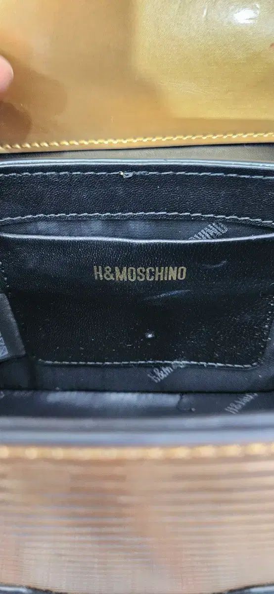 モスキーノ Moschino 留め具 ショルダ—バッグ ブラック ゴールド