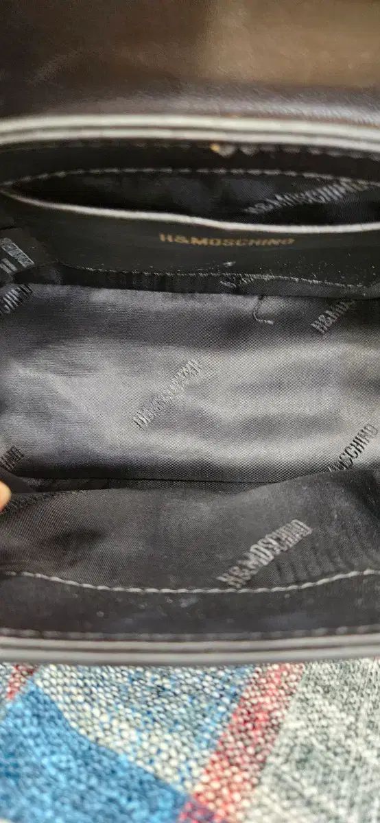 モスキーノ Moschino 留め具 ショルダ—バッグ ブラック ゴールド