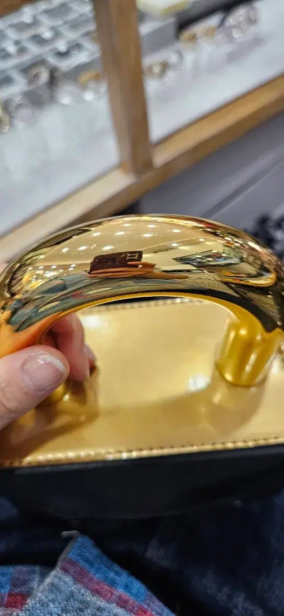 モスキーノ Moschino 留め具 ショルダ—バッグ ブラック ゴールド