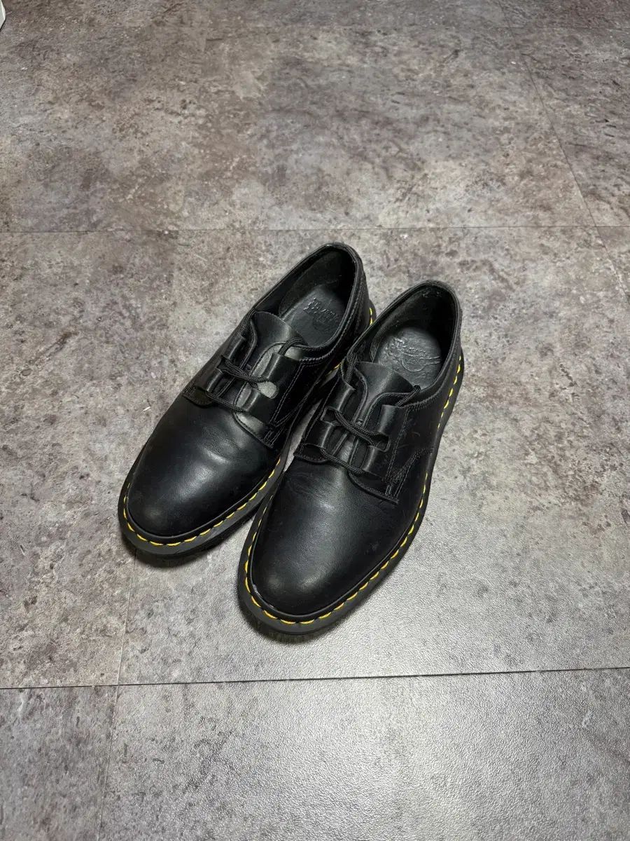 DR. MARTENS ドクターマーチン ギリー 270