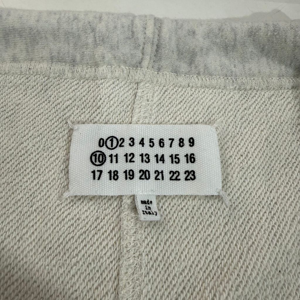 Maison Margiela メゾンマルジェラ Cut Off Sweat Pants S50KA0639 S25614 スウェットパンツ アイボリー size:46 【表参道B06】 Maison Margiela メゾンマルジェラ Cut Off Sweat Pants S50KA0639 S25614 スウェットパンツ アイボリー size:46 【表参道B06】
