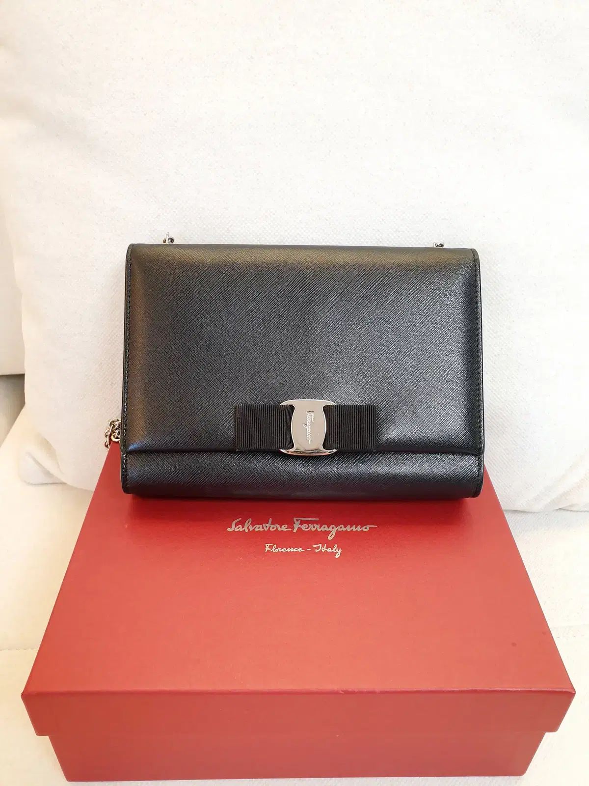 FERRAGAMO フェラガモ ヴァラ ミニバック