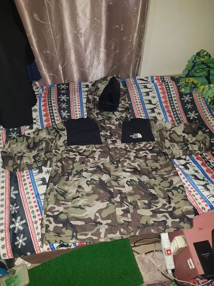 THE NORTH FACE カモフラ ヴァラフェイス