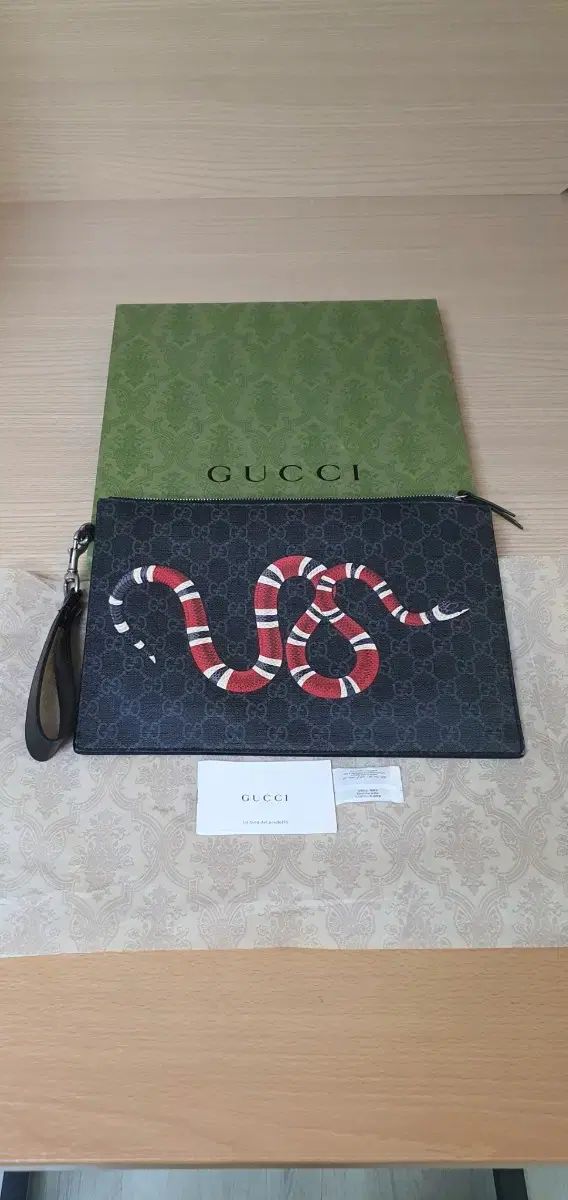 グッチ スネーク クラッチバッグ 正規品 A級 (鑑定済)