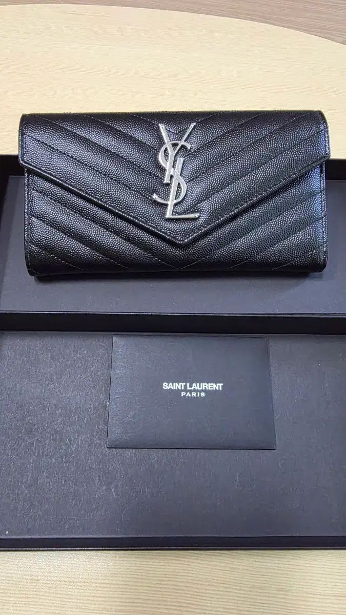 (ほぼ新品) YVES SAINT LAURENT イヴ・サンローラン モノグラム シルバー 長財布