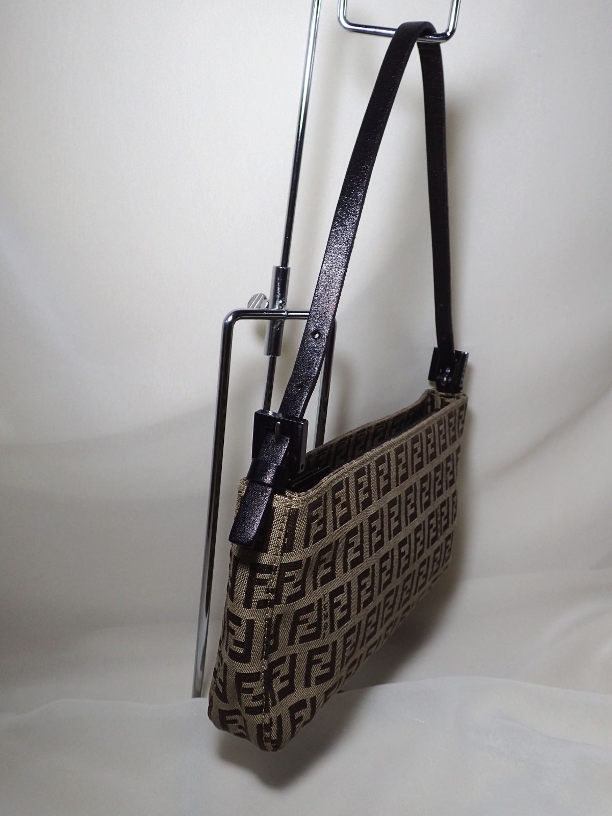 FENDI フェンディ ズッカアクセサリーポーチ 8BR042 キャンバス レザー