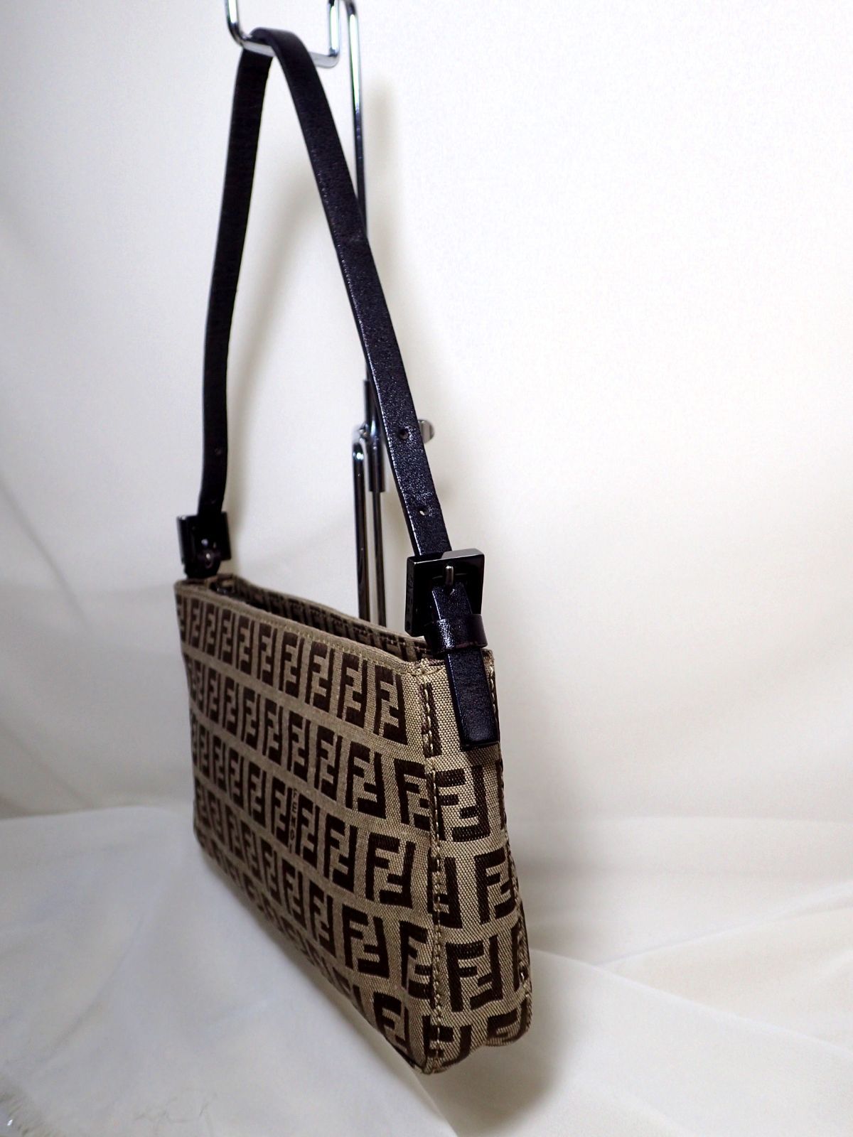 FENDI フェンディ ズッカアクセサリーポーチ 8BR042 キャンバス レザー 