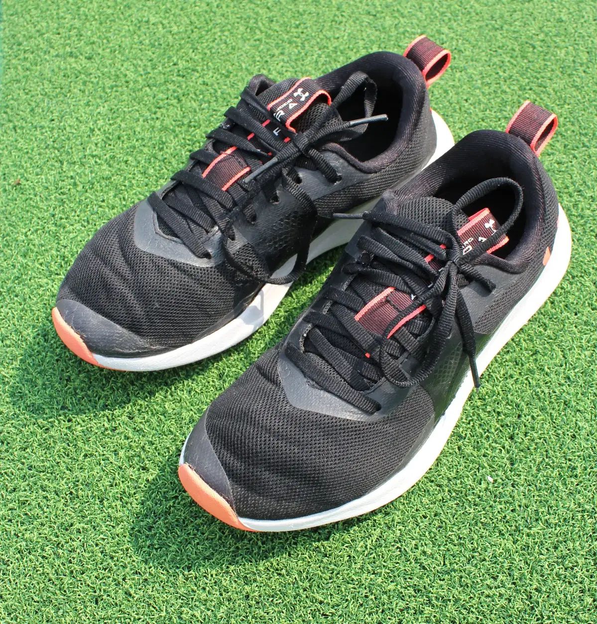 UNDER ARMOUR アンダーアーマー アウラ スニーカー 黒 ユニセックス 3022619002 240