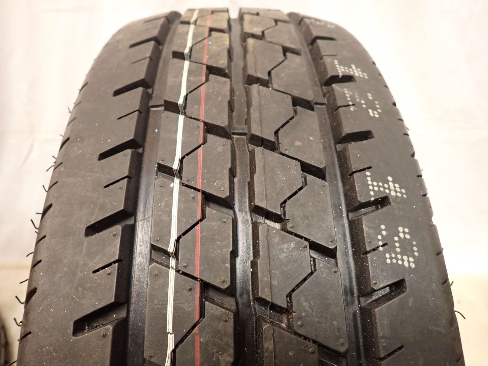 特売品 夏新品 2016年製 4本SET 会社宛送料無料 215/70R15 109/107 LT VITOUR BIRD STONE ホワイトリボン ハイエース キャラバン NO,G0635