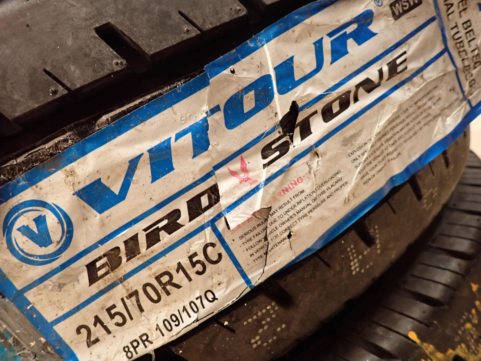 特売品 夏新品 2016年製 4本SET 会社宛送料無料 215/70R15 109/107 LT VITOUR BIRD STONE ホワイトリボン ハイエース キャラバン NO,G0635