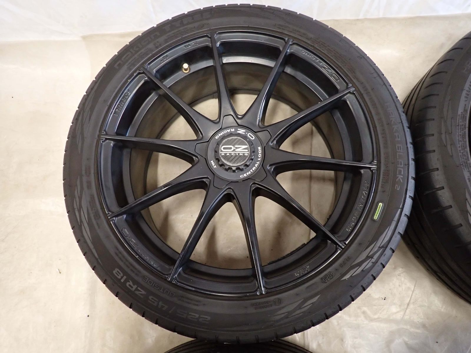 夏4本SET 会社宛 送料無料 225/45ZR18×8J 95Y nokian HAKKA BLACK2 2020年製 OZレーシング フォーミュラ HLT アルミ BMW E46 E85 NO,G0618