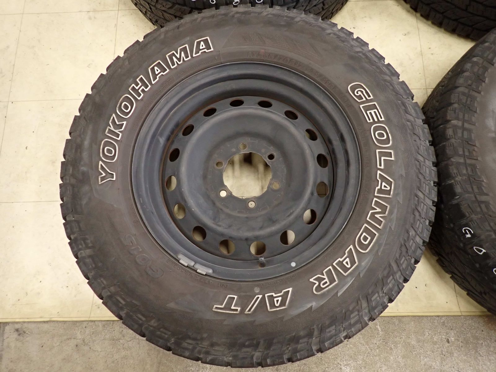 特売品 夏4本 会社宛送料無料 265/70R17×7.5J LT ヨコハマ ジオランダー 2017年製 ホワイトレター トヨタ FJ 純正 スチール 特価 NO,G0686
