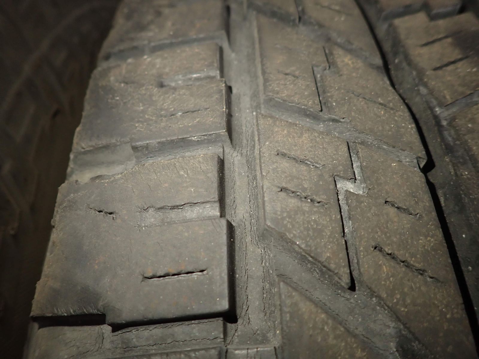 特売品 夏4本 会社宛送料無料 265/70R17×7.5J LT ヨコハマ ジオランダー 2017年製 ホワイトレター トヨタ FJ 純正 スチール 特価 NO,G0686