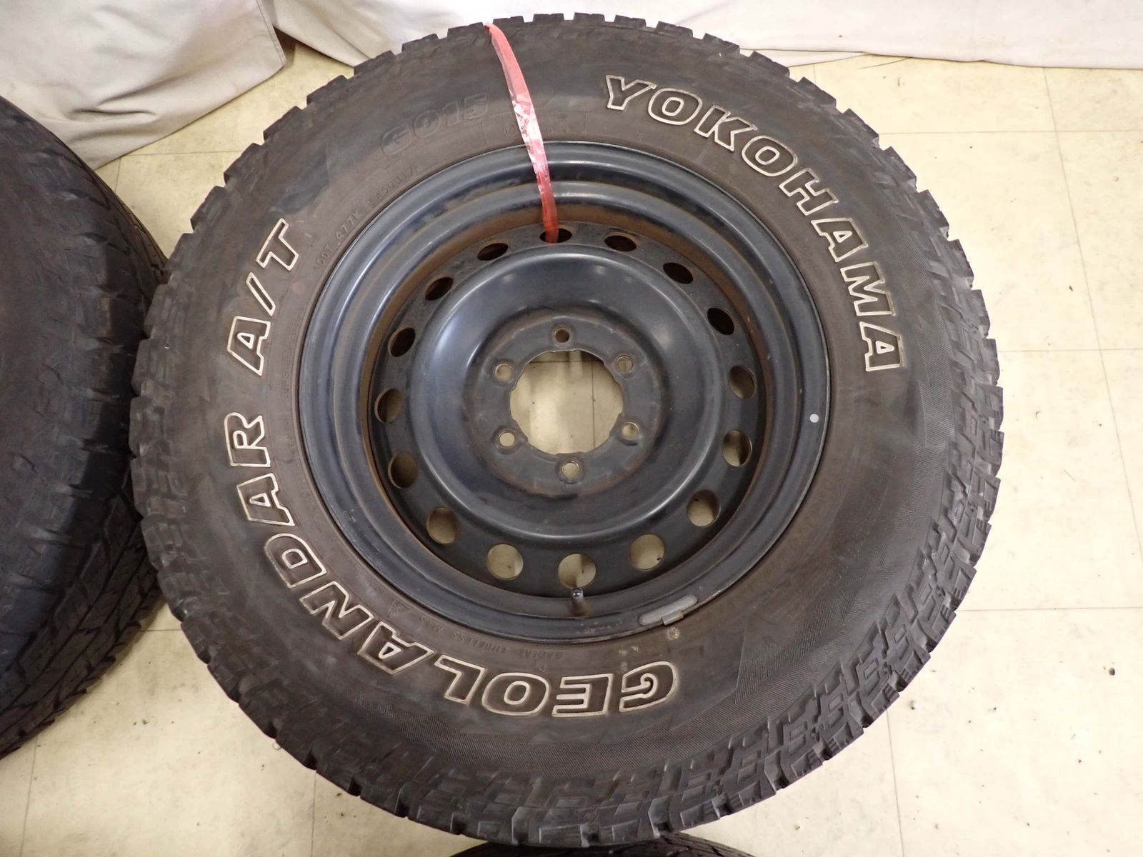 特売品 夏4本 会社宛送料無料 265/70R17×7.5J LT ヨコハマ ジオランダー 2017年製 ホワイトレター トヨタ FJ 純正 スチール 特価 NO,G0686