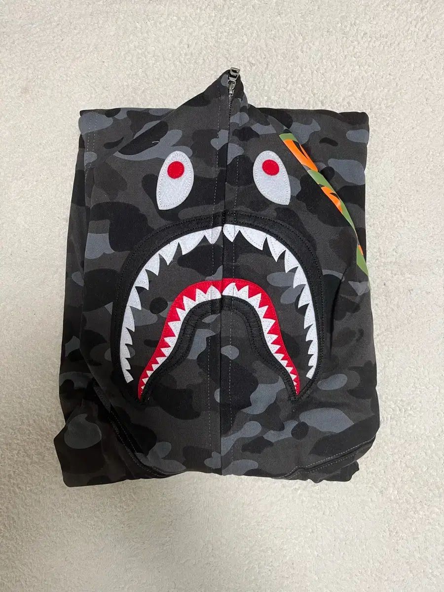A BATHING APE アベイシングエイプ シャーク カモフラ ジップアップ フード bape ブラック