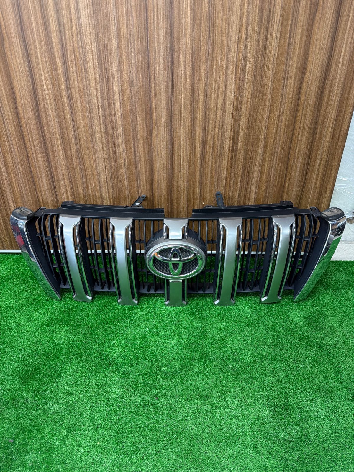 トヨタ　ランドクルーザー プラド　TRJ150W GDJ150W　純正　フロントグリル　53111-60A71　(1652)