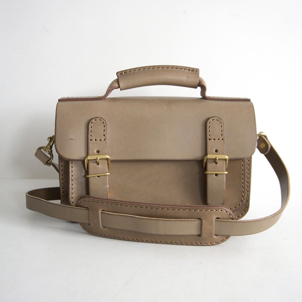 美品】 HERZ 【2本ベルトの2wayミニバッグ (CW-67)】グレー バッグ