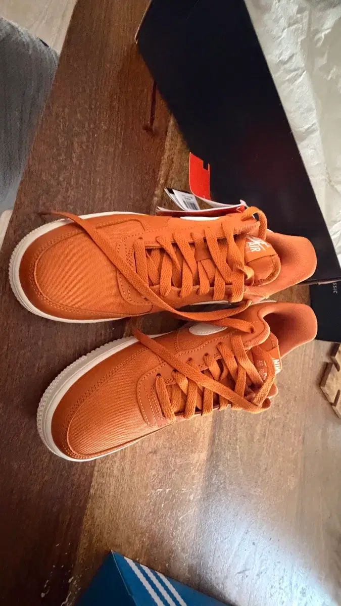 新品 NIKE エアフォース1 オレンジ 250
