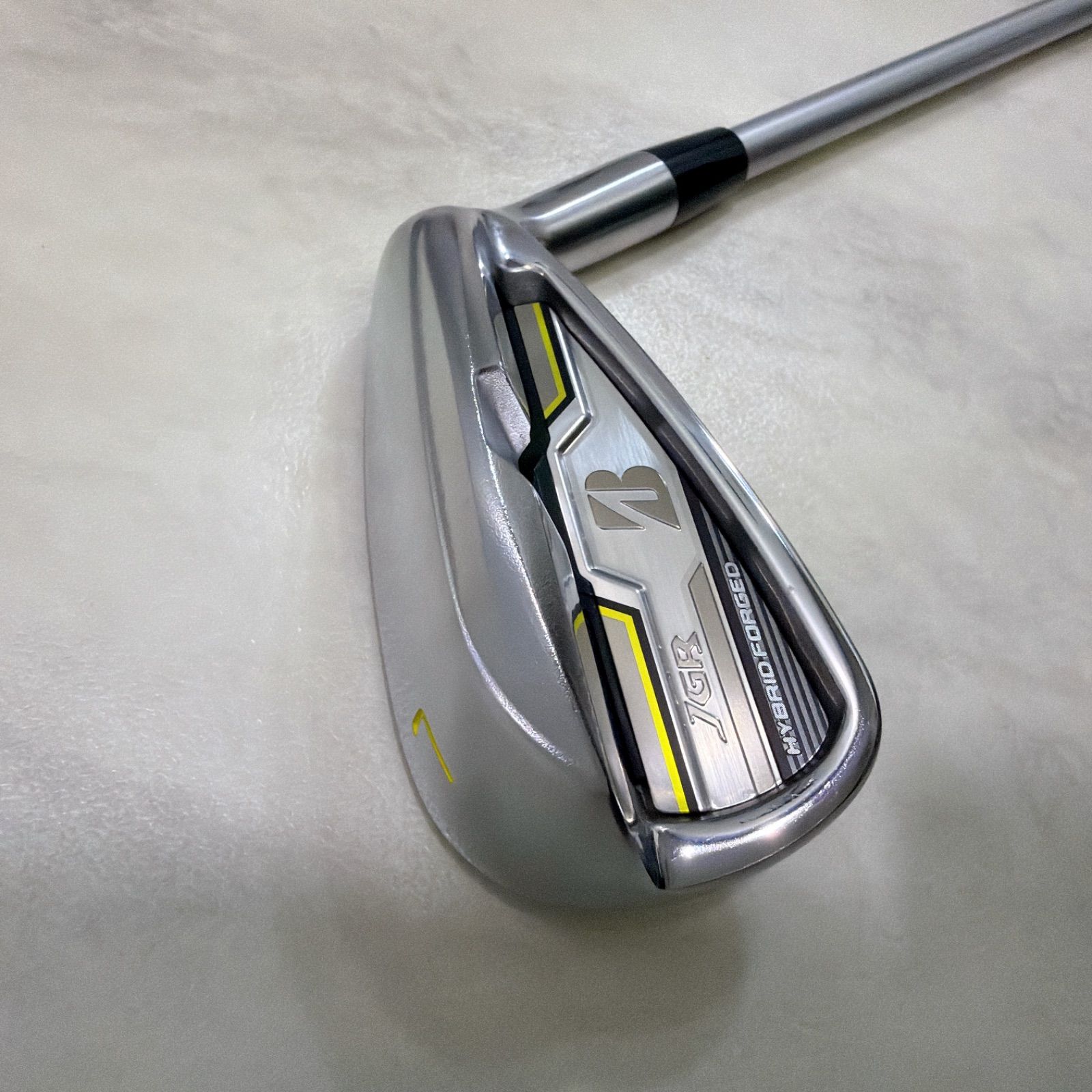 新品グリップ 美品 ブリヂストンゴルフ JGR HYBRID FORGED 7番単品 
