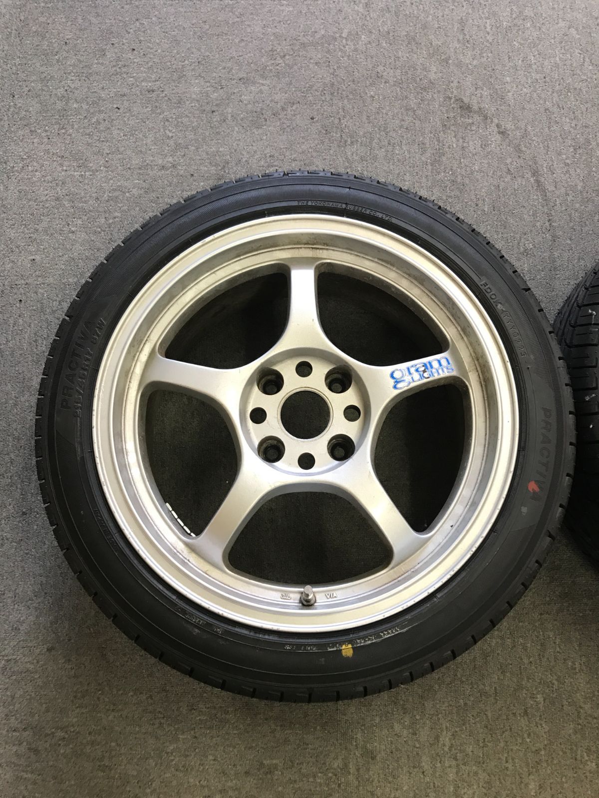 RAYS　レイズ　グラムライツ　 17インチ 7.5J +30 5穴 PCD114.3 プラクティバ　BP01　215/45R17 4本セット
