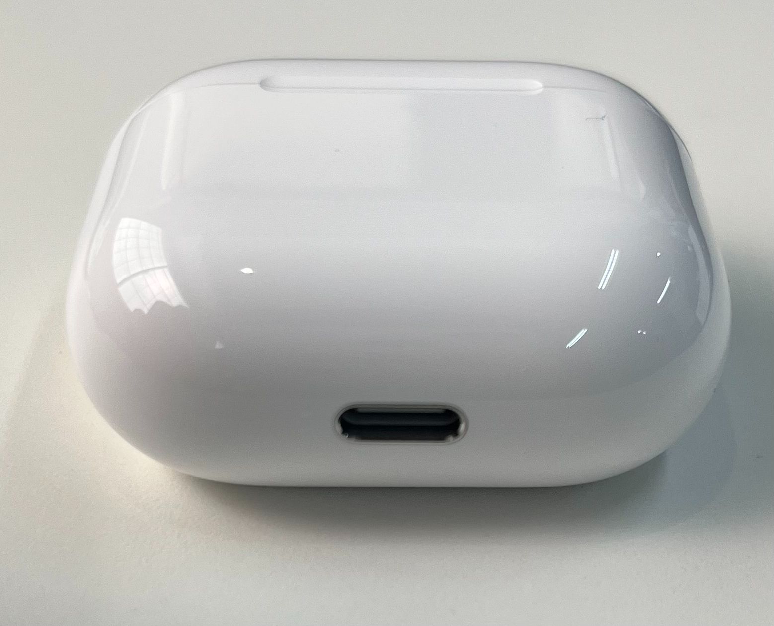 超美品 AirPods 4 ホワイト MXP63J/A