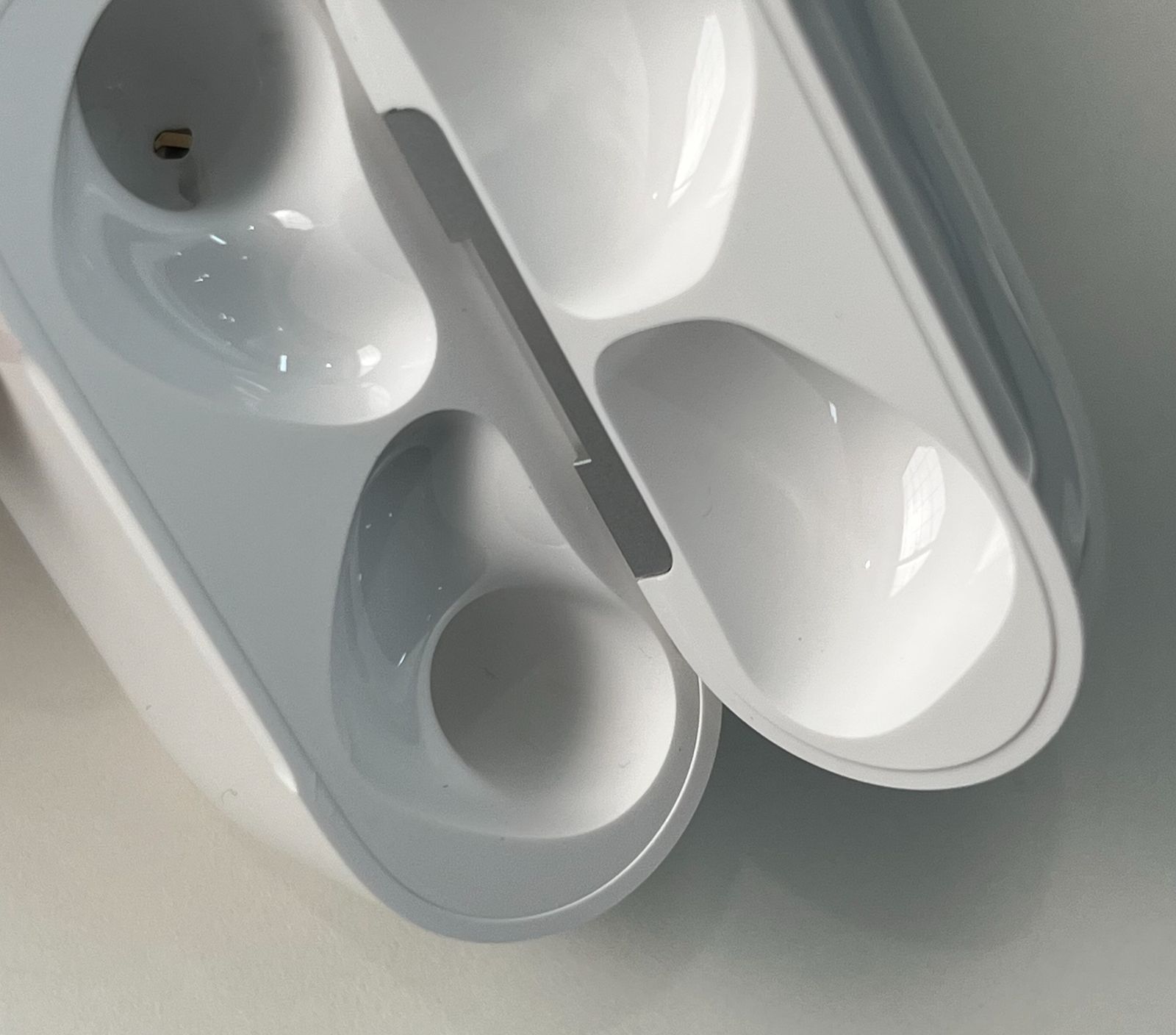超美品 AirPods 4 ホワイト MXP63J/A