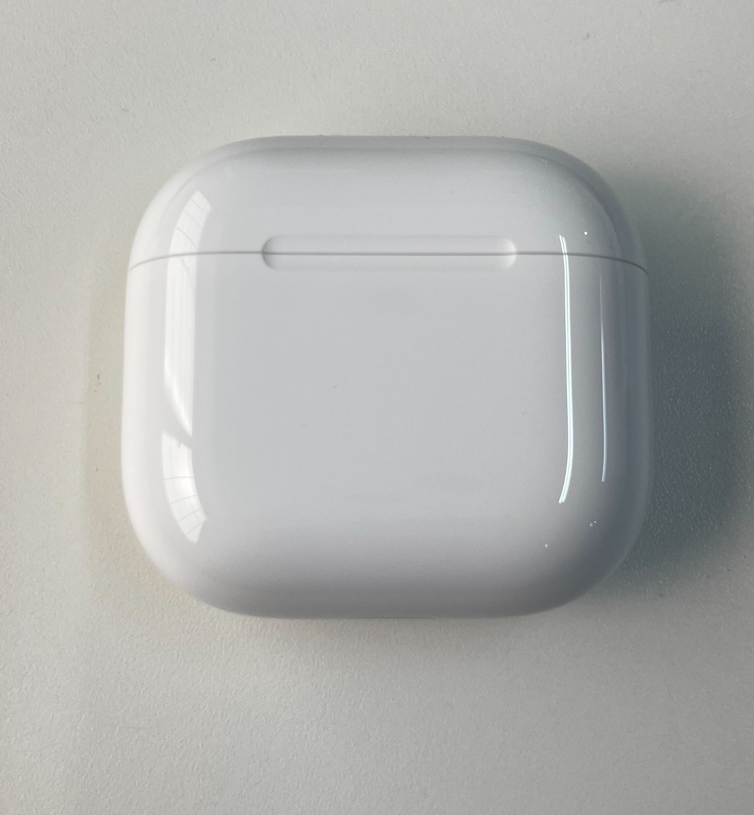 超美品 AirPods 4 ホワイト MXP63J/A