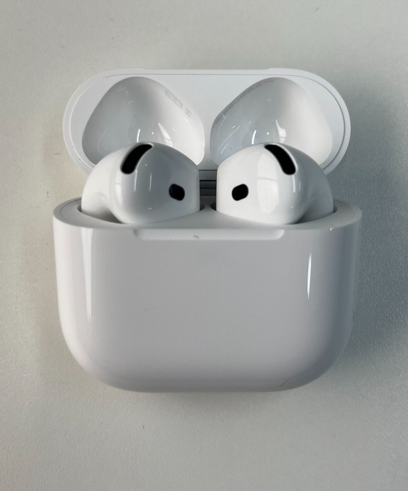 超美品 AirPods 4 ホワイト MXP63J/A