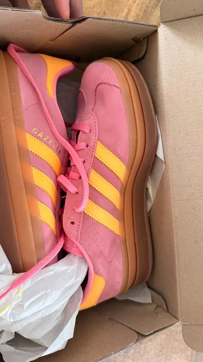 未使用 adidas アディダス ガゼル ボールド W ピンク/オレンジ 250 9,001円
