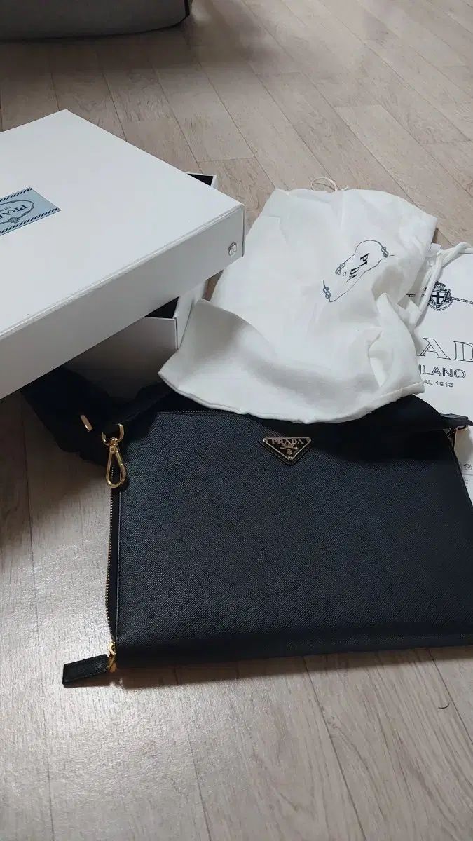 PRADA プラダ サフィアーノ クロス アンド クラッチバッグ