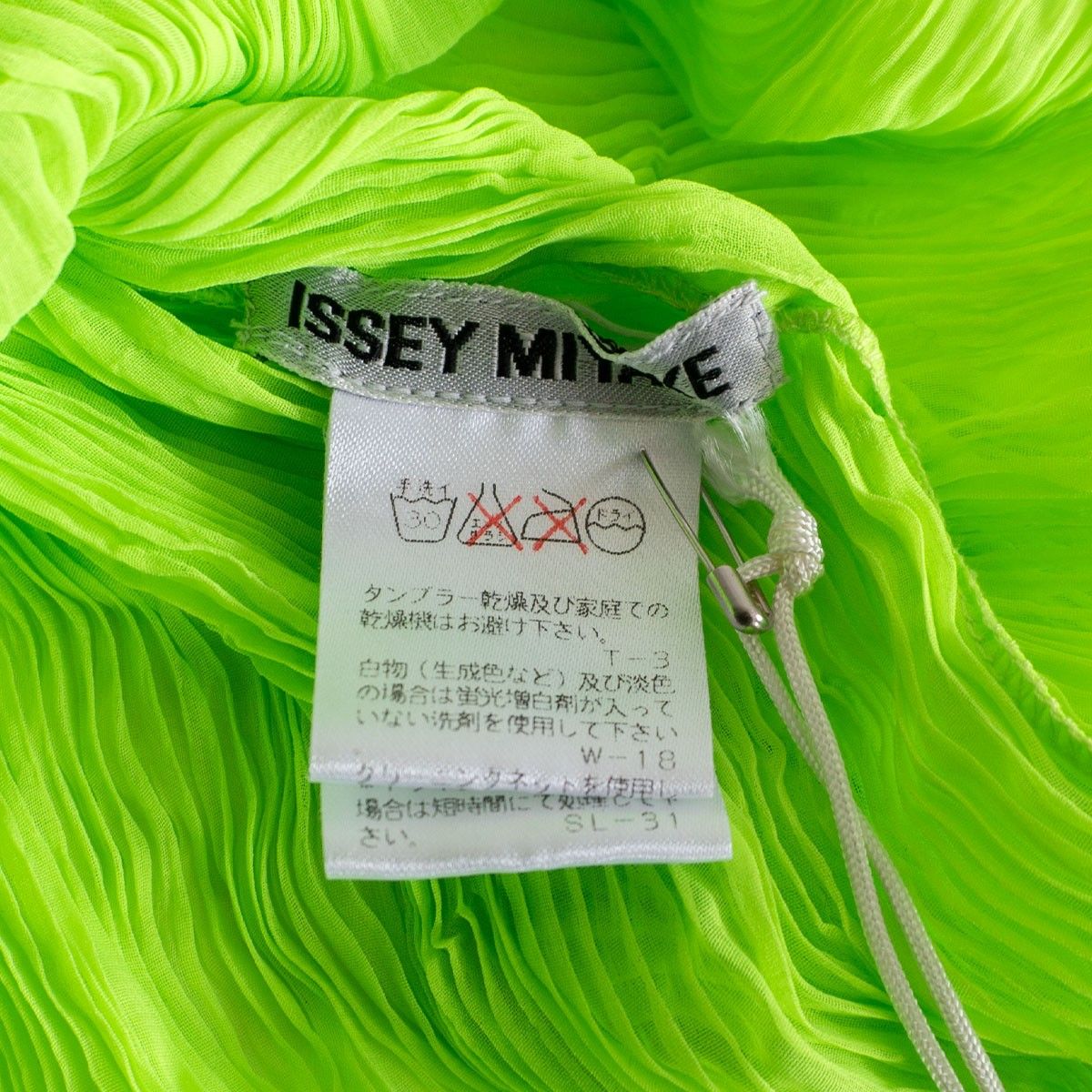 me イッセイミヤケ シワプリーツブラウス 白色 長袖 美品】 ISSEY MIYAKE 【しわプリーツ ブラウス】M イッセイミヤケ