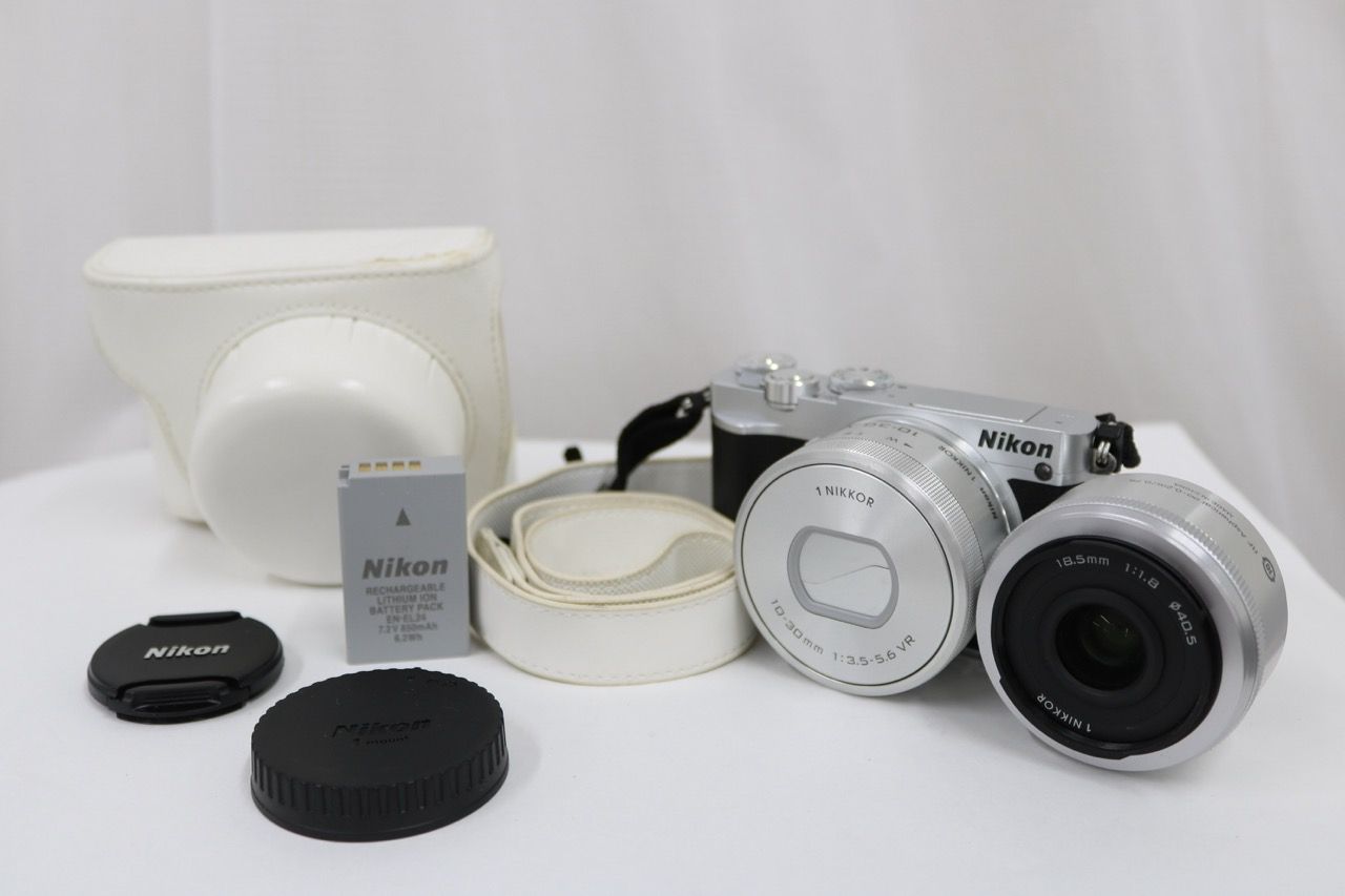 【返品保証】 【シャッター1232回】ニコン Nikon 1 NIKKOR J5 10-30mm F3.5-5.6 VR 18.5mm F1.8 ミラーレス一眼 e13540