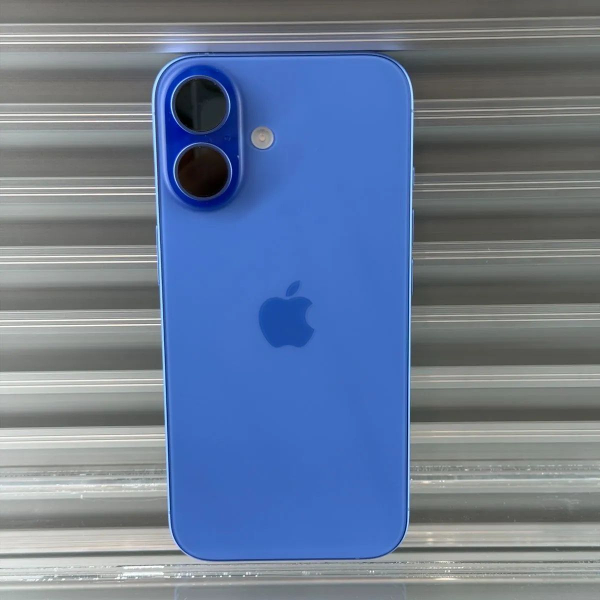 【超美品】iPhone 16 128GB 　ウルトラマリン　本体